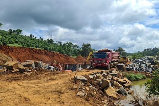 Đắk Nông: Xử phạt 45 triệu đồng vụ khai thác đá cây trái phép