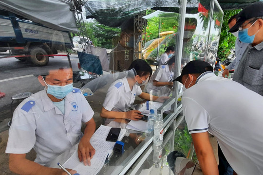 Thái Bình: Xử phạt tài xế xe “luồng xanh” chở người từ vùng dịch về địa phương