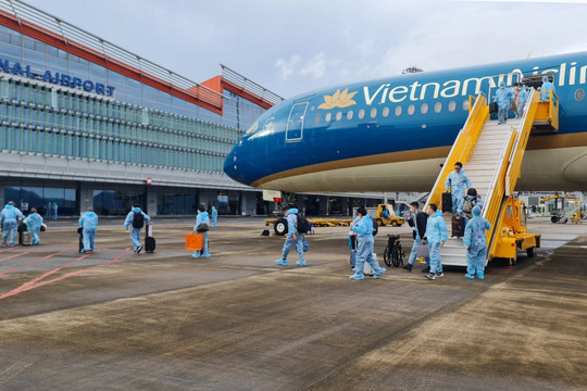 Quảng Ninh: Sân bay Vân Đồn đón hơn 300 hành khách có “hộ chiếu vắc- xin”