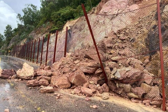 Nghệ An: Mưa lớn kéo dài gây ngập lụt nhiều địa phương ở miền núi