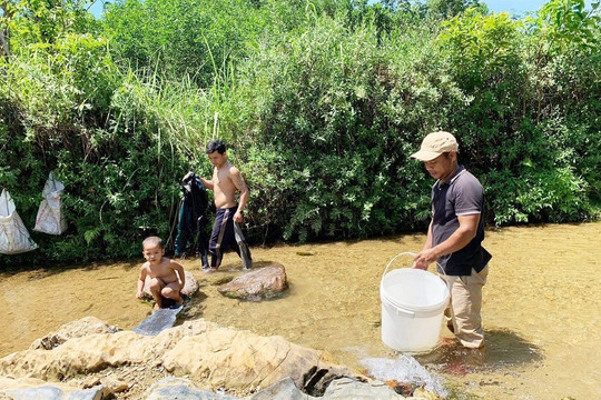Nam Đông (Thừa Thiên - Huế): Giải “bài toán” nước sạch cho đồng bào miền núi