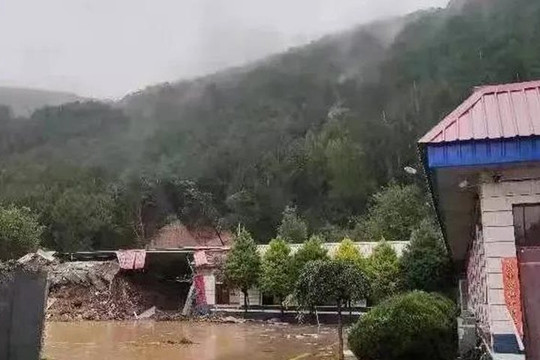 Hơn 1.800 cư dân Trung Quốc phải sơ tán do lũ lụt gây vỡ đê 