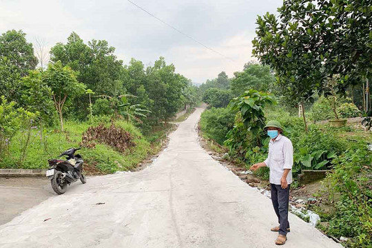 Quảng Ninh: Trưởng thôn tận tụy với công tác vận động hiến đất mở đường