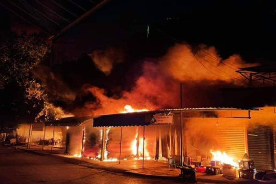 Hải Phòng: Cháy lớn thiêu rụi hàng trăm kiot tại chợ Núi Đèo, Thủy Nguyên