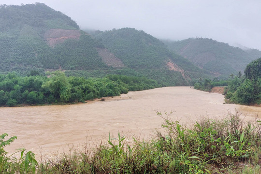 Thừa Thiên – Huế: Mưa lớn, thủy điện xả lũ, 2 người mất tích