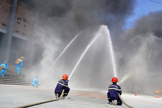 Quảng Trị thực tập phòng cháy chữa cháy, cứu nạn cứu hộ tại Khu cách ly tập trung