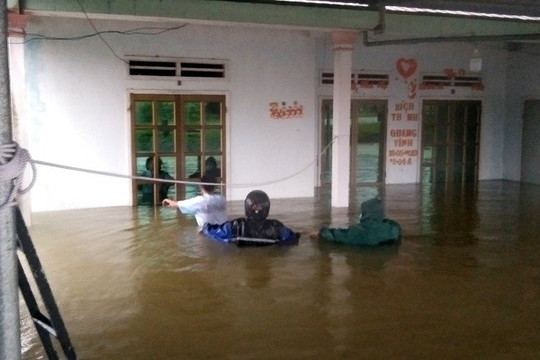 Quảng Nam: Hồ đập đồng loạt xả lũ, khẩn trương di dời dân