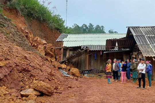 Bắc Kạn: Một cháu bé tử vong do sạt lở đất đá trong đêm