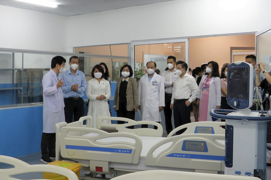 Vietcombank tài trợ thiết bị y tế cho Bệnh viện điều trị COVID-19 Trưng Vương