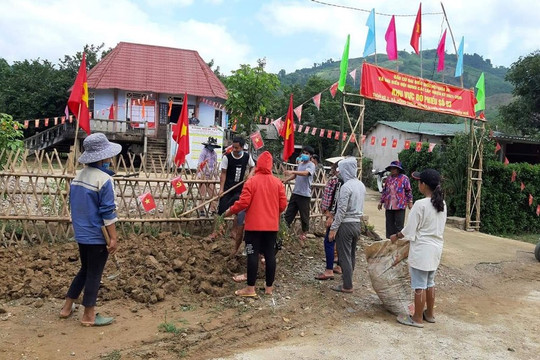 A Lưới (Thừa Thiên - Huế): Gắn kết phong trào “Ngày Chủ nhật xanh” vùng DTTS
