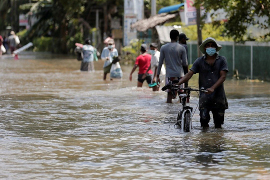Hàng nghìn người phải sơ tán do mưa lớn ở Ấn Độ và Sri Lanka