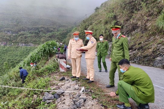 Hà Giang: Ô tô lao xuống đèo Mã Pì Lèng, 3 người tử vong