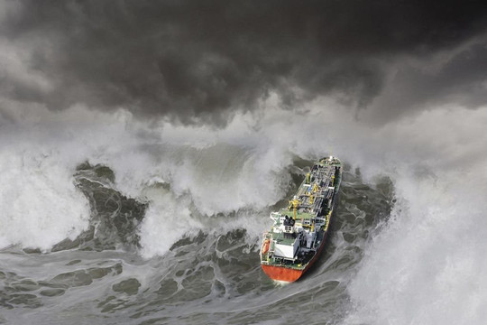 Thông tin kịp thời hướng di chuyển của bão RAI cho các chủ tàu thuyền ngoài khơi