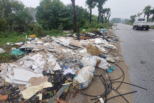 TP. Vinh (Nghệ An): Nhiều bãi rác tự phát gây mất mỹ quan