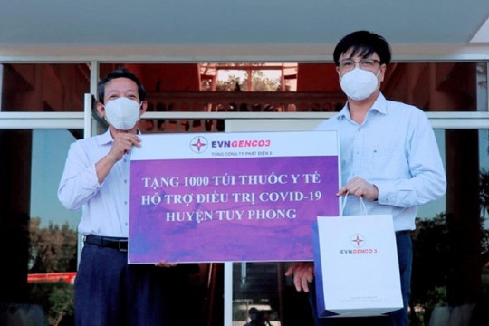 EVNGENCO3 trao tặng 1700 túi thuốc cho huyện Tuy Phong chống dịch COVID-19