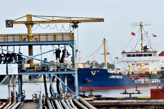 Petrolimex Hải Phòng: Chuyến hàng RON95-V đầu tiên cập bến Tổng kho Thượng Lý