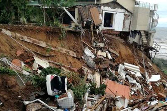 Lũ lụt làm hàng trăm người mất nhà cửa ở thành phố Nam Phi