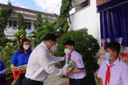 Bình Định: “Xuân sẻ chia - Tết yêu thương”