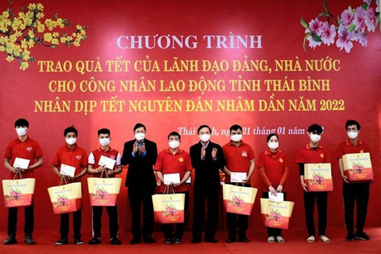 Phó Chủ tịch Quốc hội Nguyễn Khắc Định thăm, tặng quà Tết tại Thái Bình