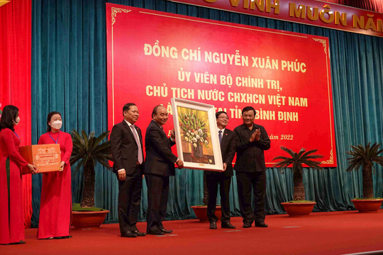 Chủ tịch nước Nguyễn Xuân Phúc thăm và làm việc với tỉnh Bình Định