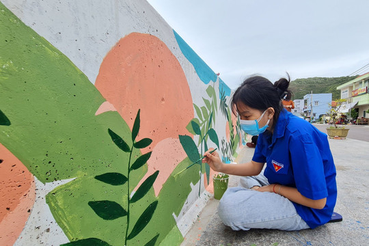 Bình Định: Vẽ tranh bảo vệ môi trường và phát triển du lịch biển