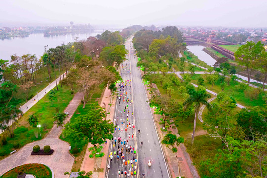 Huế: Hàng nghìn người chạy bộ, lan tỏa thông điệp bảo vệ môi trường