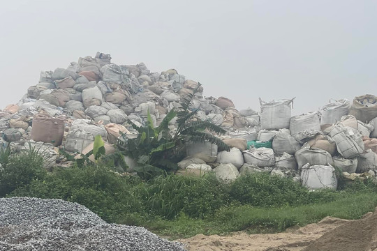 Mỹ Hào (Hưng Yên): Cần khẩn trương xử lý bãi phế liệu gây ô nhiễm môi trường