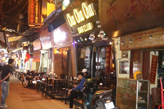 Hà Nội: Từ 0h ngày 8/4, dịch vụ karaoke, massage, quán bar hoạt động trở lại