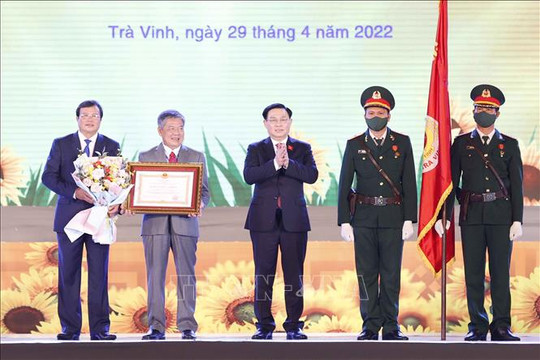 Chủ tịch Quốc hội dự Lễ kỷ niệm 30 năm tái lập tỉnh Trà Vinh