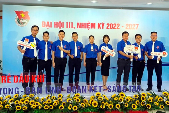 Đoàn PV GAS nhận khen thưởng tại Đại hội đại biểu Đoàn Thanh niên Tập đoàn lần thứ III, nhiệm kỳ 2022-2027.