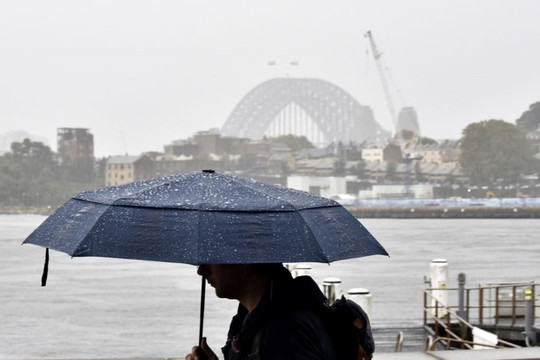 Australia sơ tán hàng ngàn cư dân do mưa lớn đe doạ gây lũ lụt