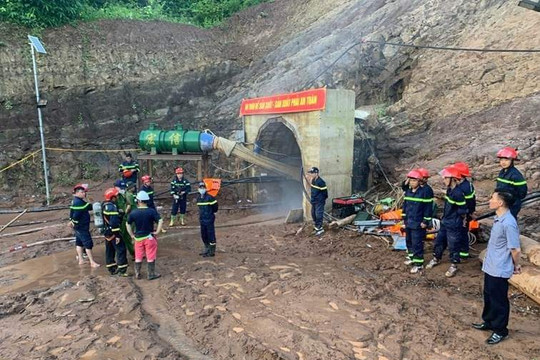Điện Biên: Tập trung tìm kiếm nạn nhân bị lũ cuốn vào hầm thủy điện
