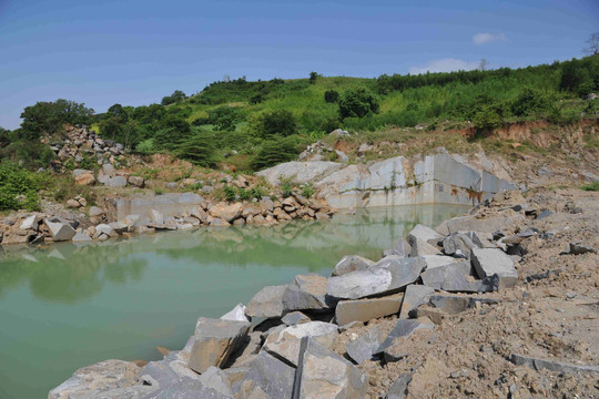 Phú Yên: Khai thác đá không có giấy phép, Công ty Tú Mai bị xử phạt 1 tỷ đồng