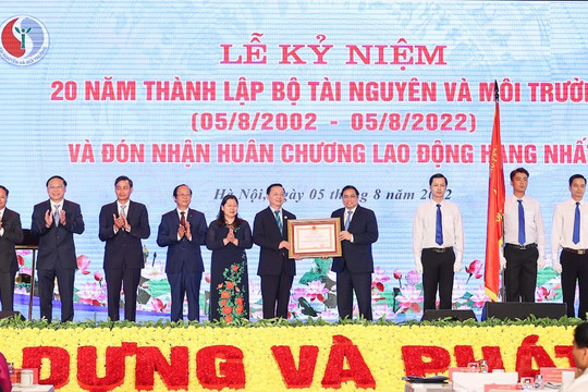 Bộ Tài nguyên và Môi trường 
vinh dự đón nhận Huân chương Lao động hạng Nhất