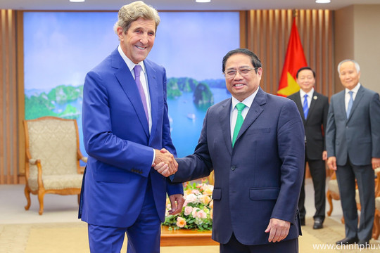 Thủ tướng Phạm Minh Chính tiếp Đặc phái viên của Tổng thống Hoa Kỳ về khí hậu John Kerry