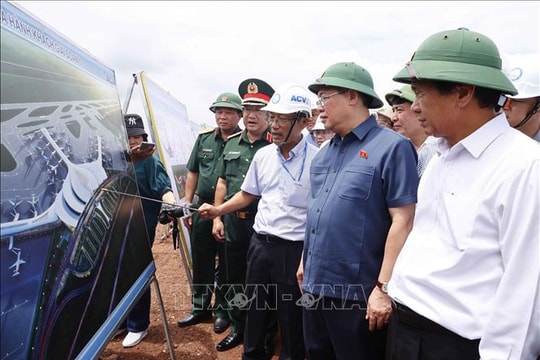 Chủ tịch Quốc hội kiểm tra dự án sân bay Long Thành