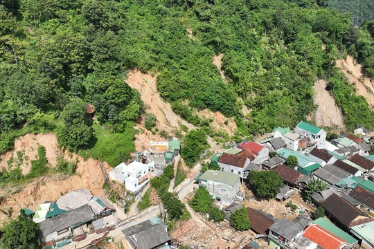 Nghệ An: Xót xa cảnh tan hoang sau trận lũ quét ở Kỳ Sơn