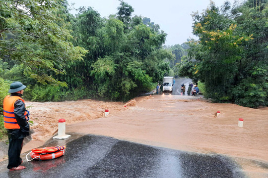 Quảng Trị: Mưa lớn, nước dâng cao chia cắt nhiều nơi ở miền núi