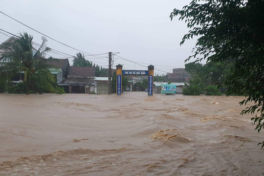 Phú Yên: Mưa lớn gây ngập lụt nhiều nơi 