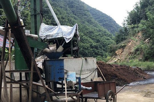 Mai Sơn (Sơn La): Bắt quả tang 1 cơ sở lắp đặt đường ống xả nước thải sơ chế cà phê sai quy định