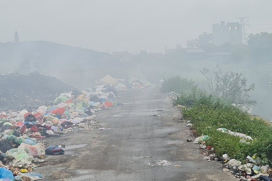 Tiên Du (Bắc Ninh): Điểm tập kết rác bức tử môi trường, “hành” khu dân cư