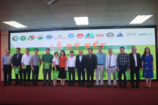 Lễ ký kết biên bản ghi nhớ hợp tác giữa trường Đại học TN&MT Hà Nội và doanh nghiệp