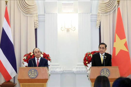 Chủ tịch nước Nguyễn Xuân Phúc và Thủ tướng Thái Lan đồng chủ trì họp báo