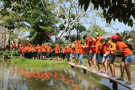 Phát triển sản phẩm du lịch đặc trưng sông nước Cửu Long