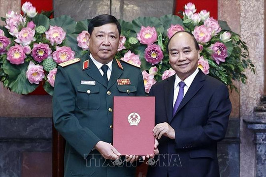 Chủ tịch nước trao quyết định thăng quân hàm Thượng tướng cho Phó Tổng tham mưu trưởng Huỳnh Chiến Thắng