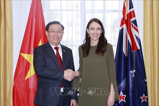 Chủ tịch Quốc hội Vương Đình Huệ hội kiến Thủ tướng New Zealand