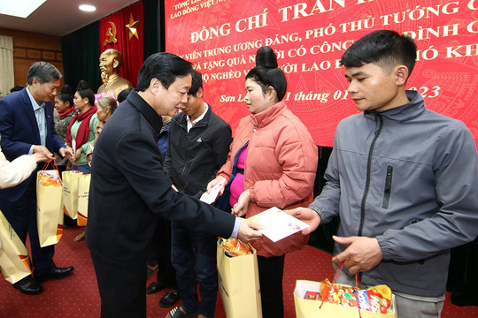 Phó Thủ tướng Trần Hồng Hà thăm, chúc Tết các gia đình chính sách, hộ nghèo tại Sơn La