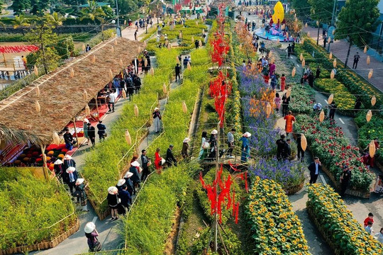 Home Hanoi Xuan 2023: Khép lại “Vũ trụ Tết diệu kỳ”, tiếp nối sứ mệnh xây dựng “Thành phố Sáng tạo”     