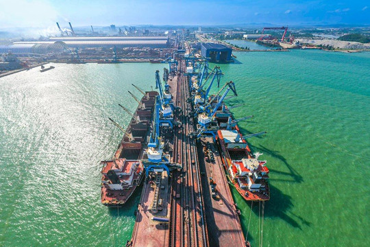 Hòa Phát dự kiến nâng công suất khai thác cảng chuyên dùng tại Dung Quất