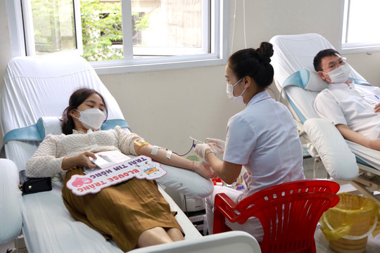 Thừa Thiên – Huế: Hàng trăm người tham gia hiến máu tình nguyện